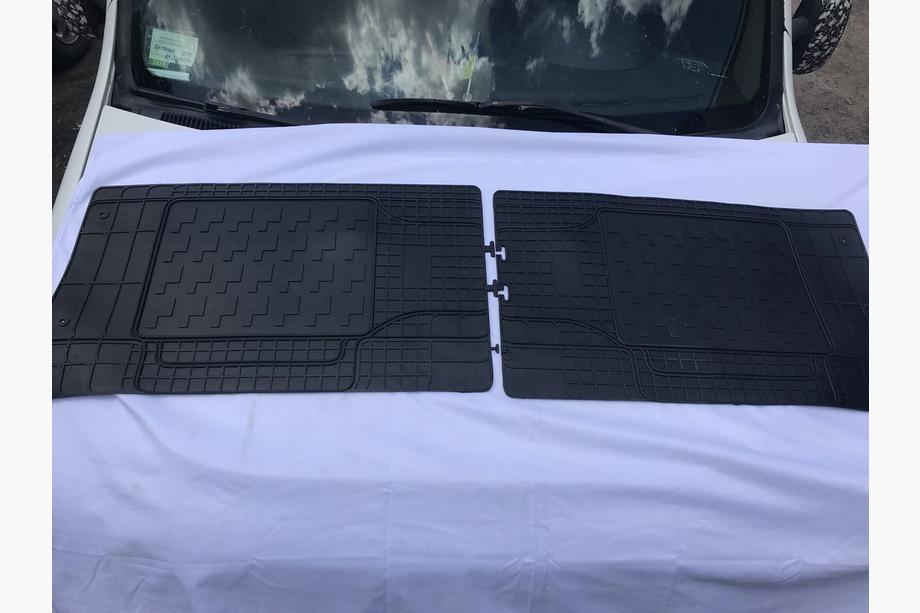 Volkswagen T5 2010-2015 Covorase auto spate din cauciuc (2 buc, Stingray) Foto 2