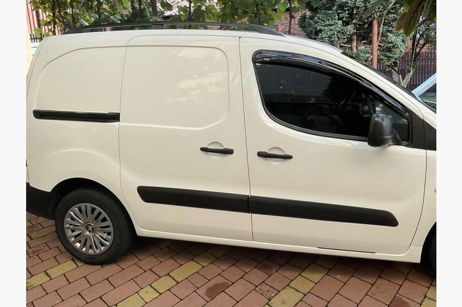 Peugeot Partner Tepee 2008-2018 Bare longitudinale negre Image