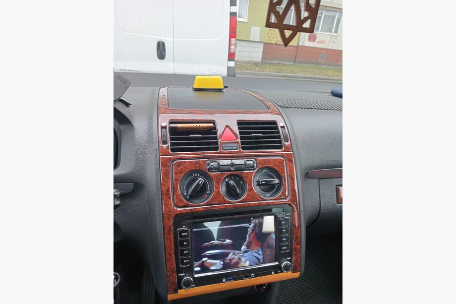 Volkswagen Touran 2003-2010 Capace Panou Bord Carbon Foto 10