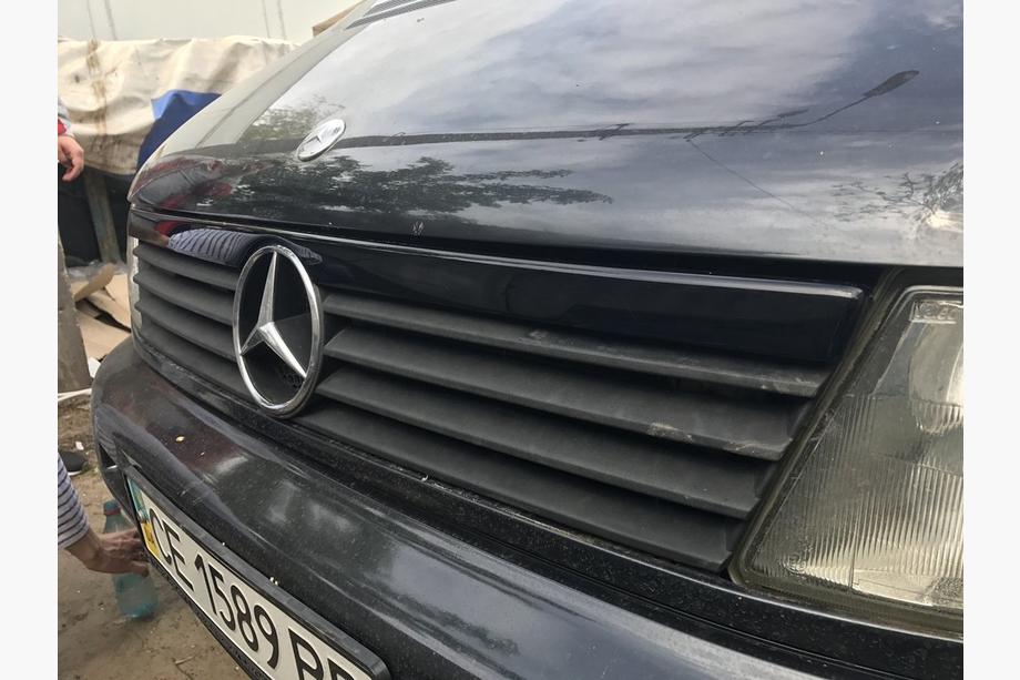 Mercedes Vito W638 1996-2003 Banda pentru grila (plastic) Negru Lucios (ABS) Foto 2