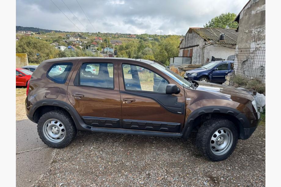 Dacia Duster 2008-2018 Moldinguri usa cu proeminente (4 buc, plastic) Image