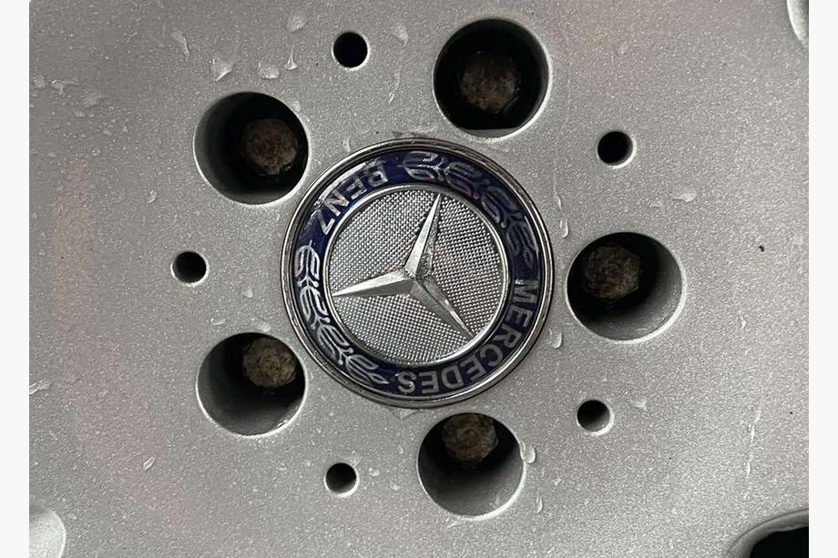Mercedes-Benz Capace centrale janta 71/75 mm fara inel (4 buc, albastru V2) Image
