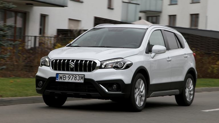 Familiarizarea cu un crossover Suzuki SX4 S-Cross