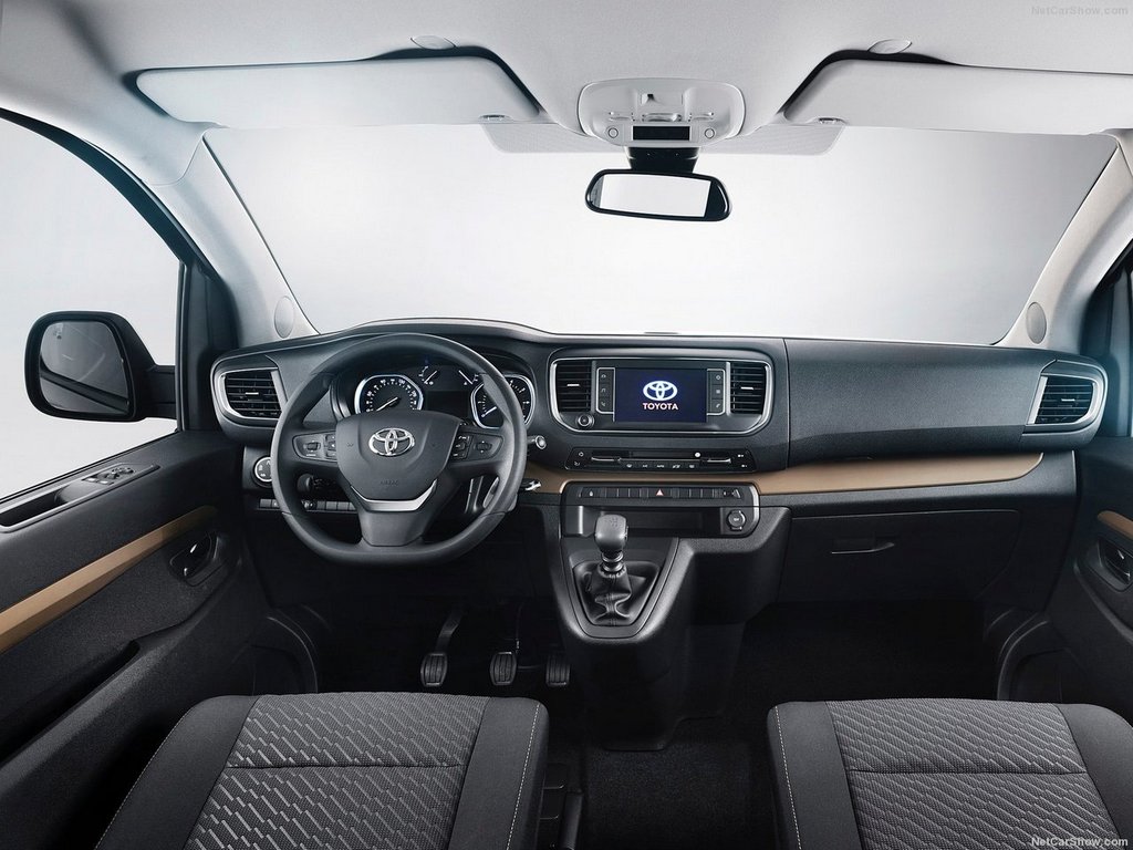Review microbuz Toyota Hiace
