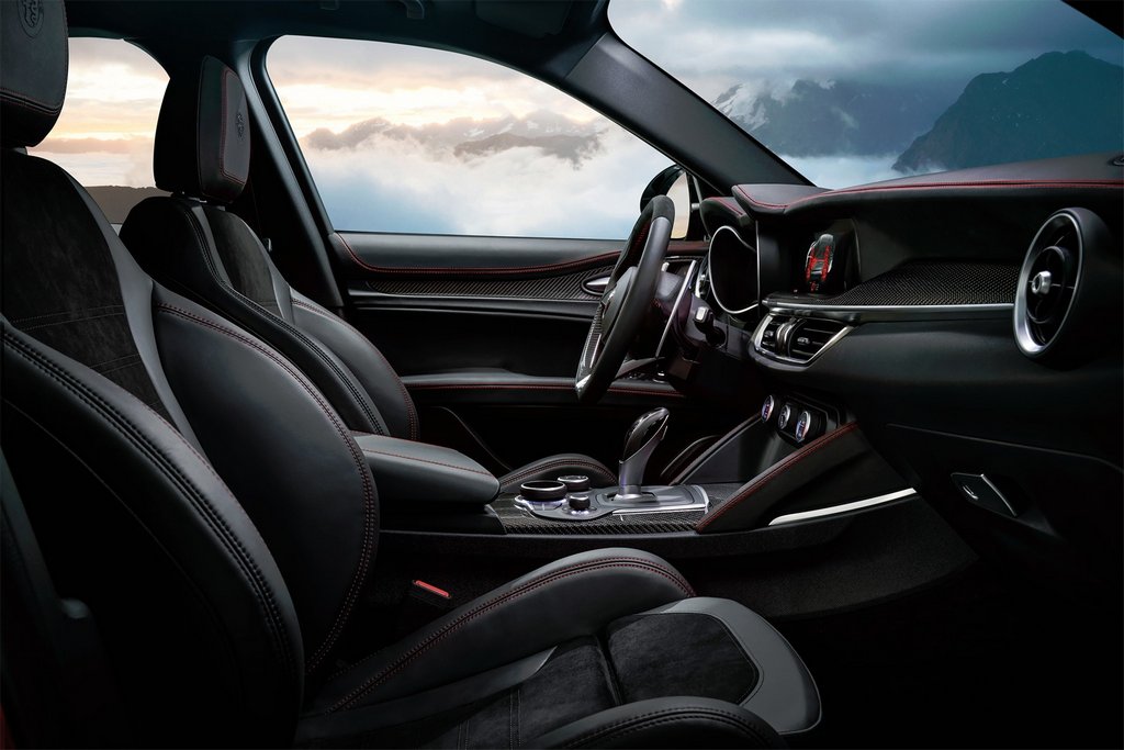 Primul review crossover Alfa Romeo Stelvio