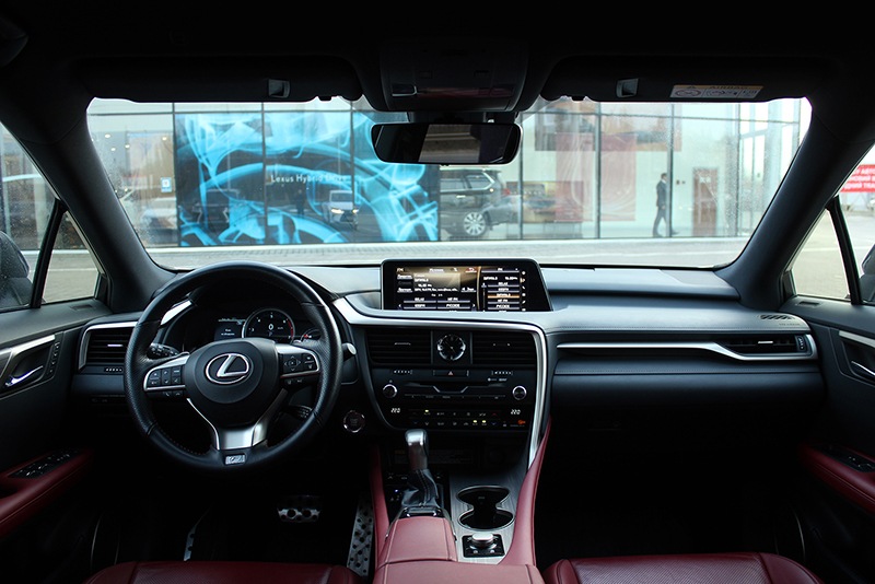 Review crossover Lexus RX F-Sport