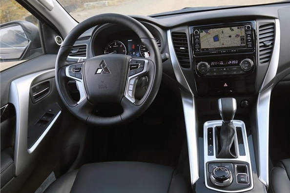 Review Mitsubishi Pajero Sport a treia generație Fotografie 2
