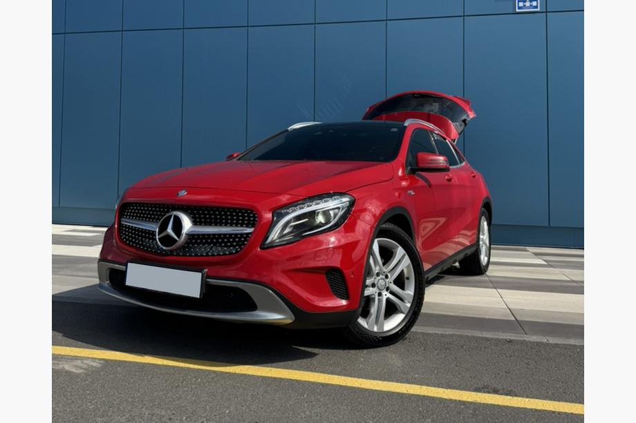Mercedes GLA X156 2014-2019 Grila Fata Diamond Silver (2014-2016) Image