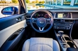 Review Kia Optima Hybrid 2017-lea an foto 2