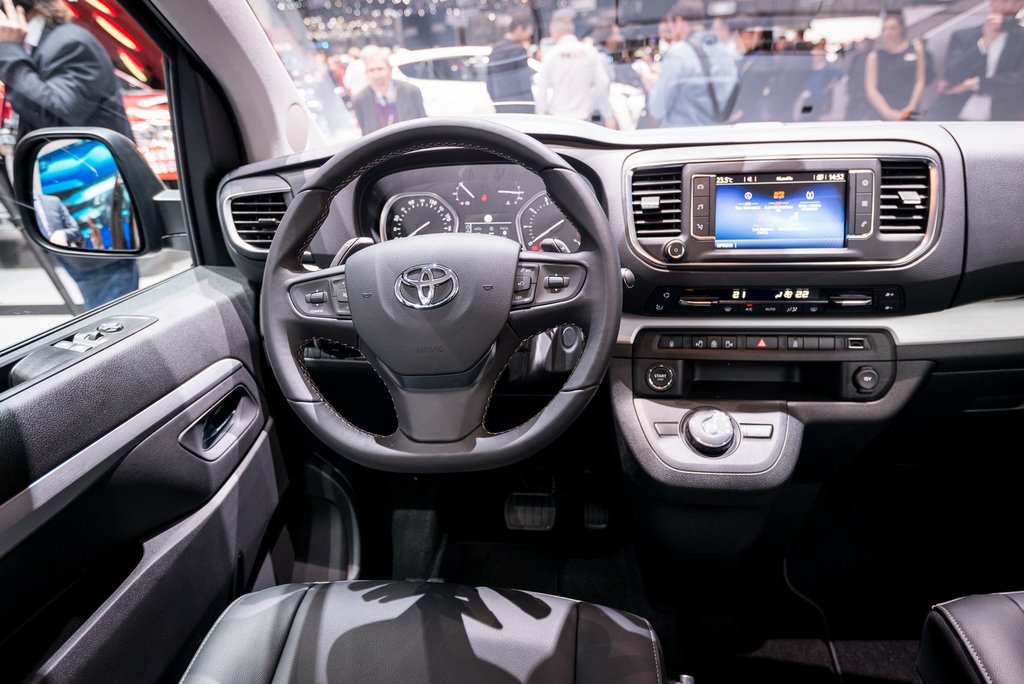 Review Toyota Proace Verso