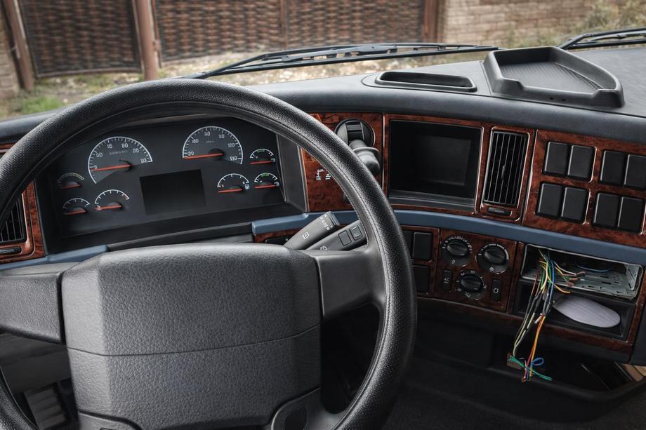 Volvo FH 1993-2012 Decoruri bord 2002-2008 (imitatie lemn) Image