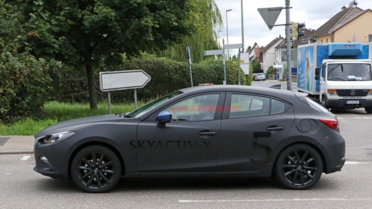 Mazda va lansa un nou top trei, cu tehnologie motor