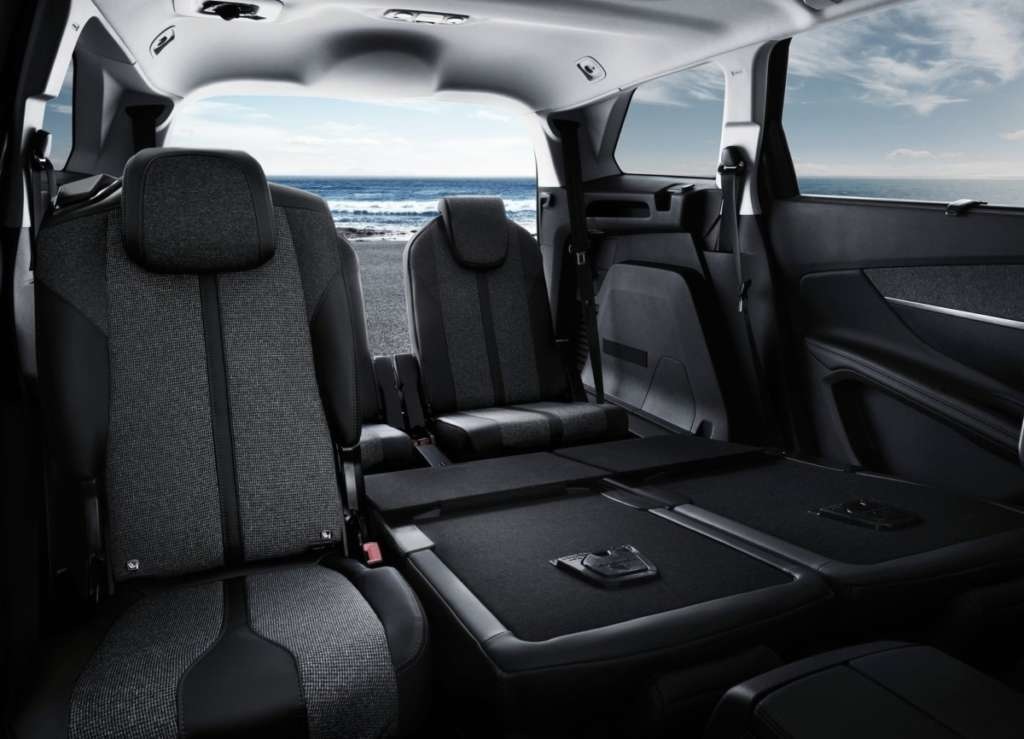 Stil francez în crossover-ul Peugeot 5008 2017
