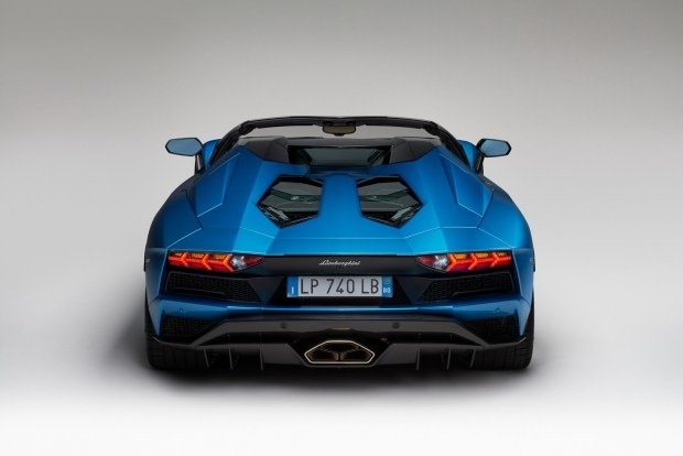 De la Frankfurt va prezenta o versiune actualizată Lamborghini Aventador S Roadster
