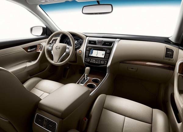 Review sedan Nissan Teana