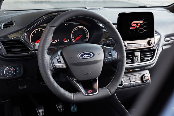 Familiarizarea cu sport Ford Fiesta ST 2018 modelul anului Fotografie 5