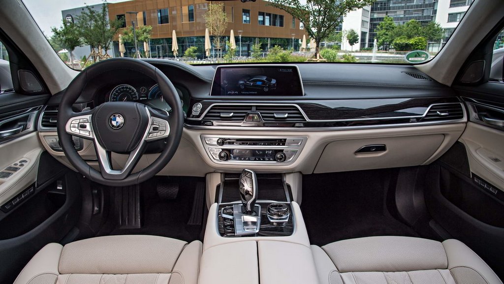 BMW va completa cea de-a șaptea serie de modele hibride