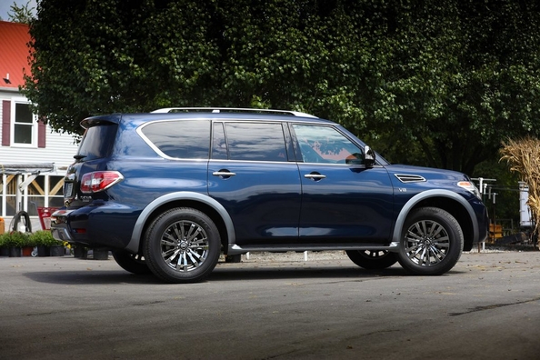 Suv Nissan Armada a primit o versiune unică de Platinum Reserve Fotografie 5