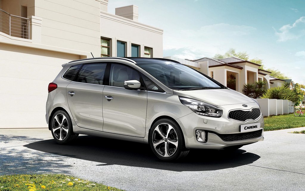 Review compact mpv KIA Carens