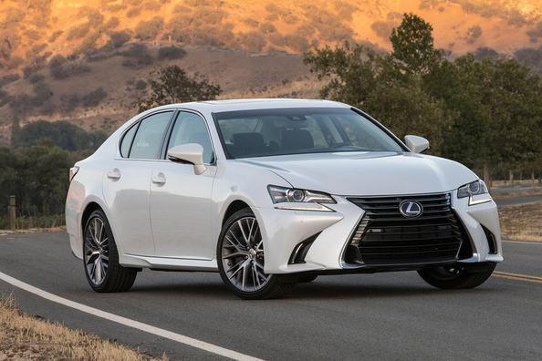 Review sedan Lexus GS