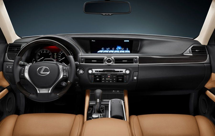 Review sedan Lexus GS
