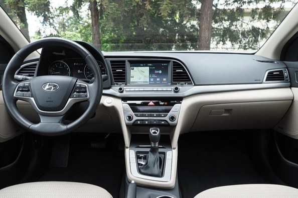 Review sedan Hyundai Elantra a șasea generație Fotografie 5