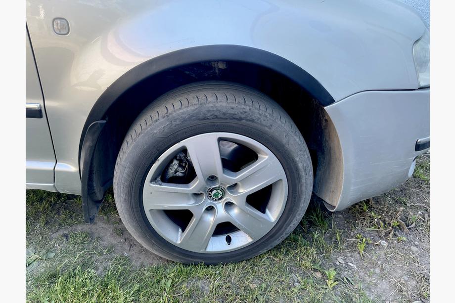 Skoda Superb 2001-2009 Extensii aripi (4 buc, negre) Metal Foto 2