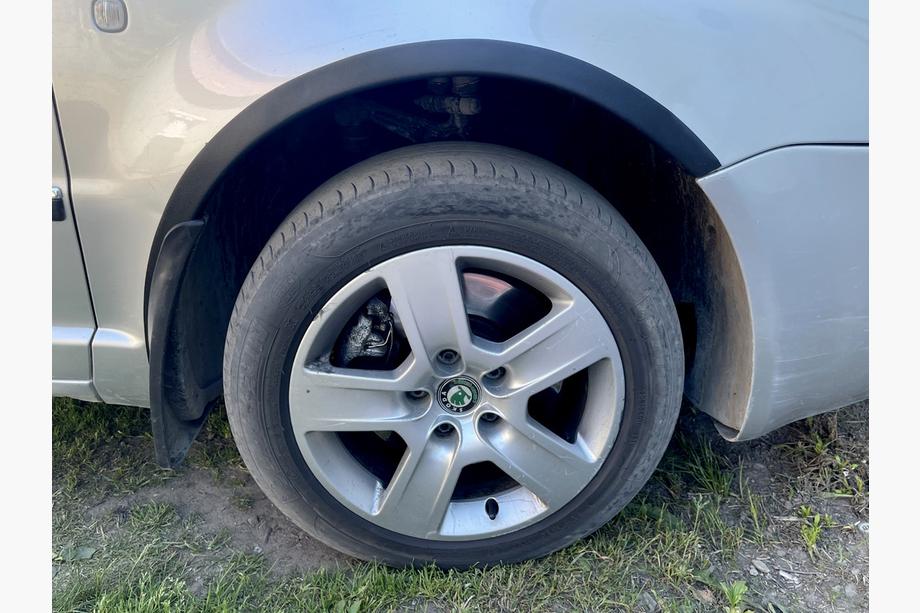 Skoda Superb 2001-2009 Extensii aripi (4 buc, negre) Metal Foto 5