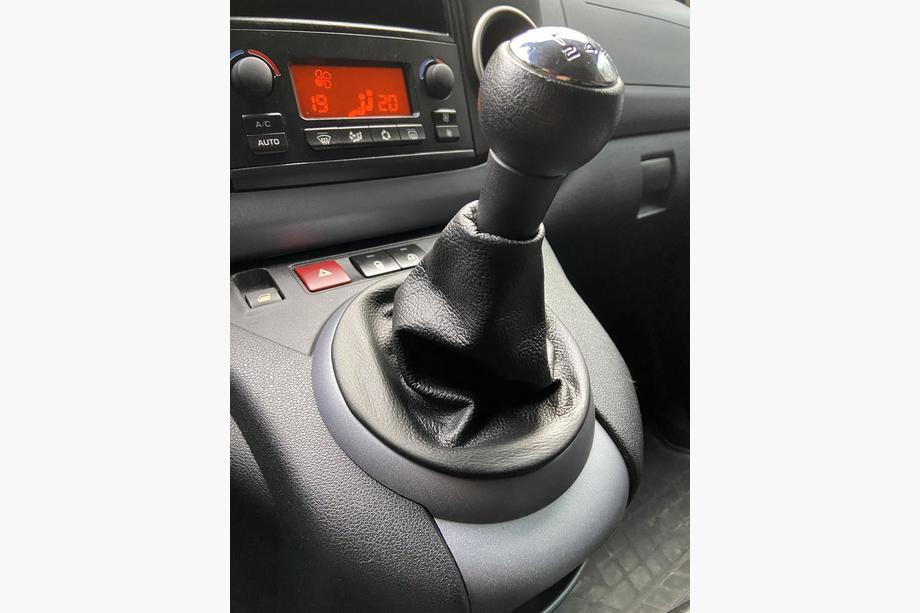 Peugeot Partner Tepee 2008-2018 Husa Schimbator Piele Foto 2