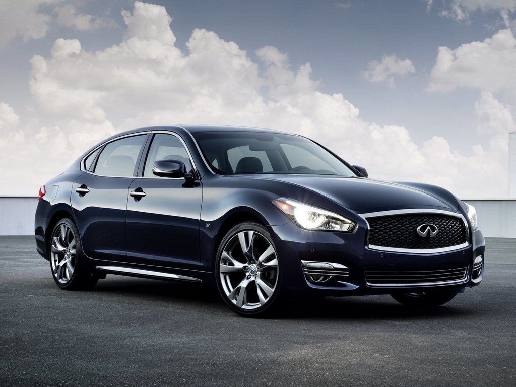 Sedan de clasa business Infiniti Q70