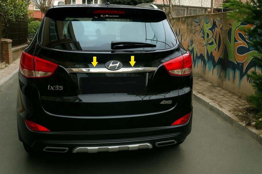 Hyundai IX-35 2010-2015 Ornament cromat deasupra numarului (lat) Otel Inoxidabil Lucios Foto 3