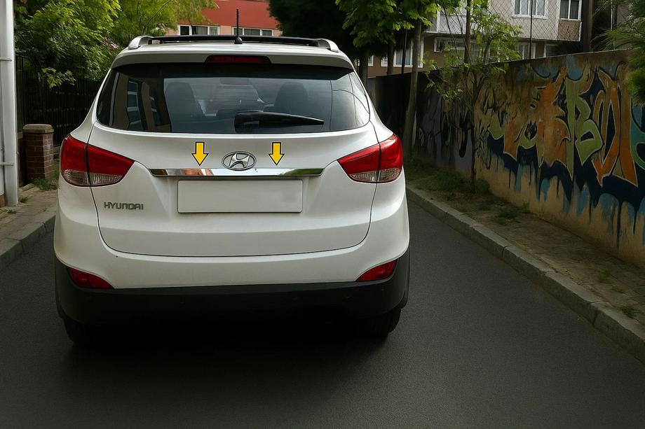 Hyundai IX-35 2010-2015 Ornament cromat deasupra numarului (lat) Otel Inoxidabil Lucios Foto 4