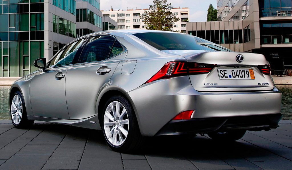 Noul sedan Lexus IS