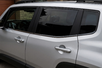 Jeep Renegade 2014- Ornamente Geamuri Crom Negru (6 buc, Inox) foto 1