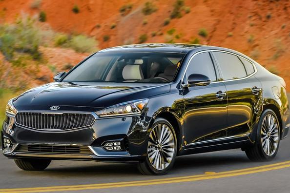 Sedan Kia Cadenza: fiabilitate, confort și premium de calitate Fotografie 3