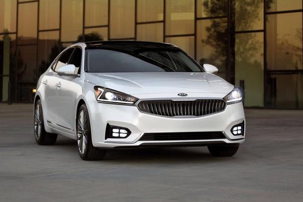 Sedan Kia Cadenza: fiabilitate, confort și premium de calitate Fotografie 2