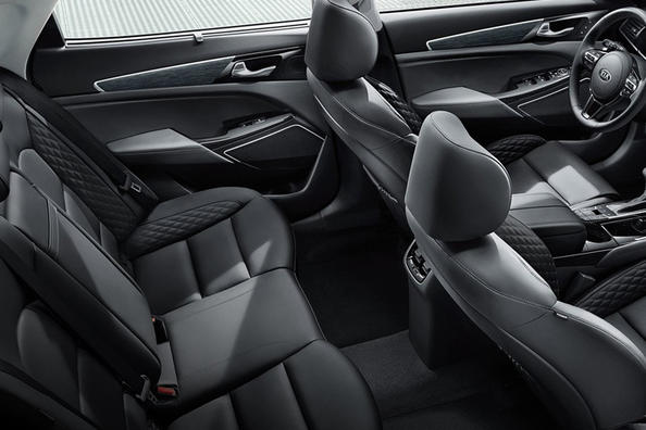 Sedan Kia Cadenza: fiabilitate, confort și premium de calitate Fotografie 4