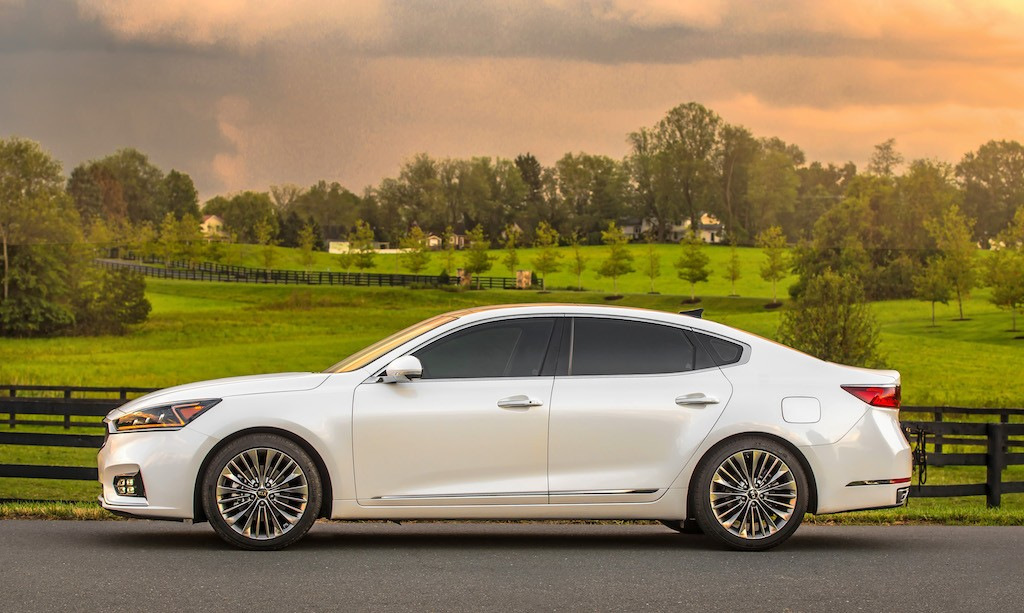 Sedan Kia Cadenza: fiabilitate, confort și premium de calitate