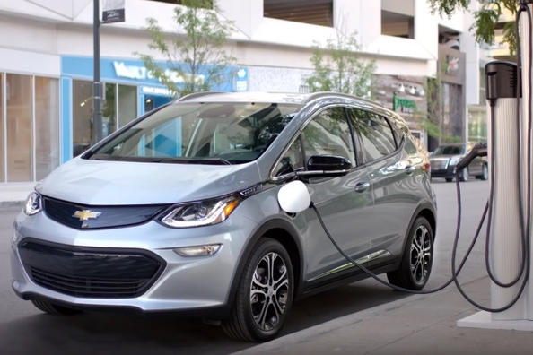 Review electric hatchback Chevrolet Bolt EV
