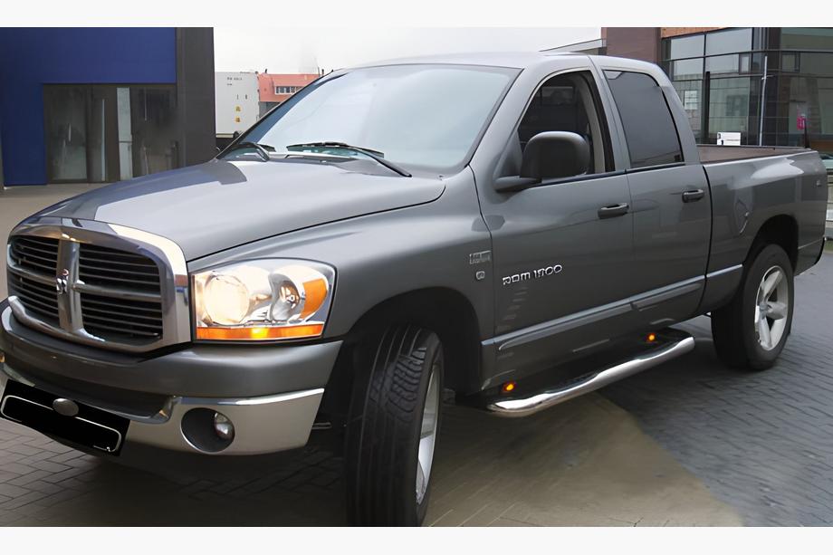 Dodge RAM (DT) 2018– Tevi laterale unghiulare (2 buc, inox) Image