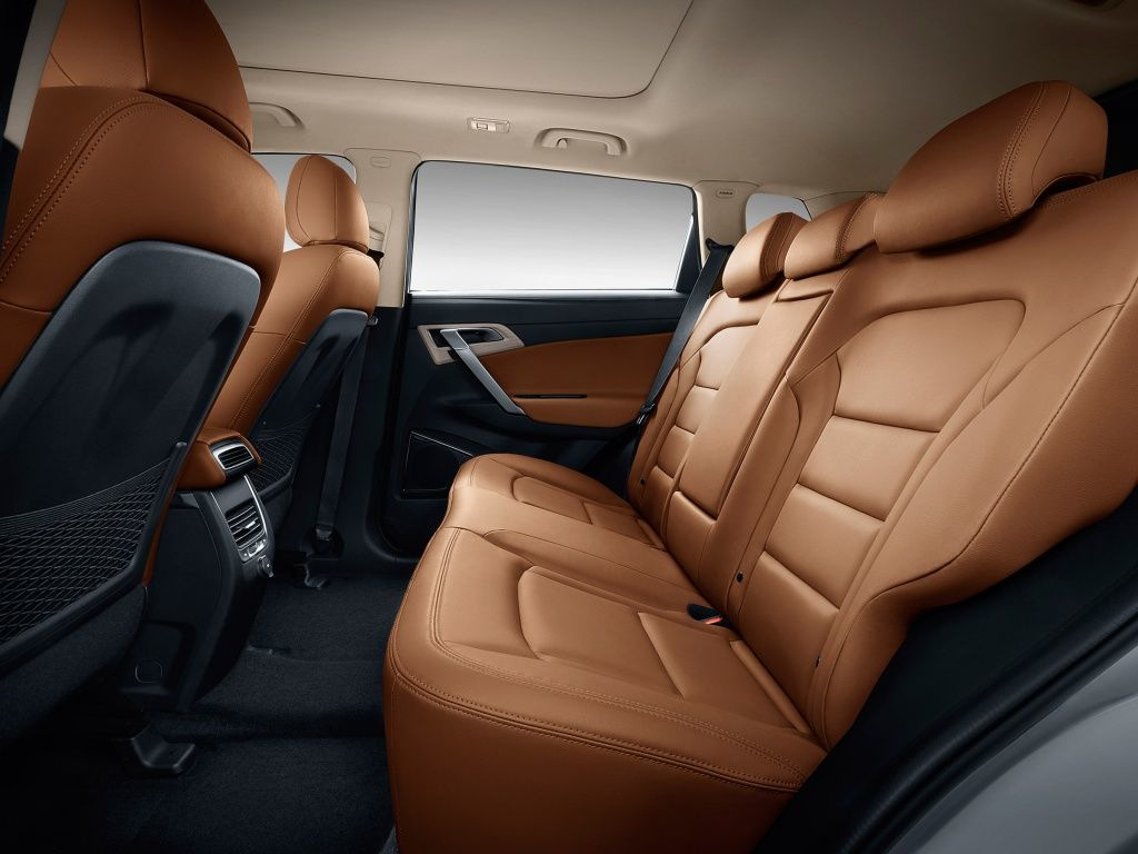 Review crossover Geely Atlas