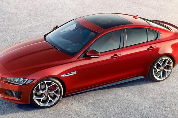 Review sedan Jaguar XE