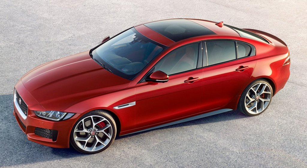 Review sedan Jaguar XE