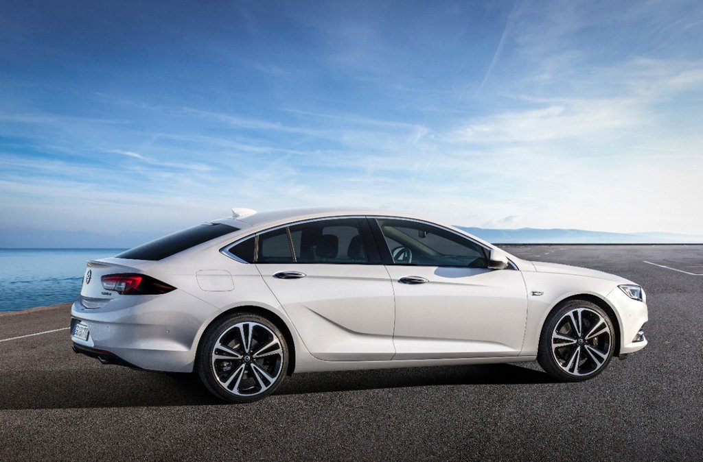 Opel Insignia revizuire liftback