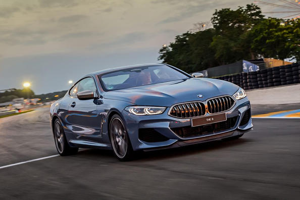Prezentare generală a noului awd coupe BMW 8-Series