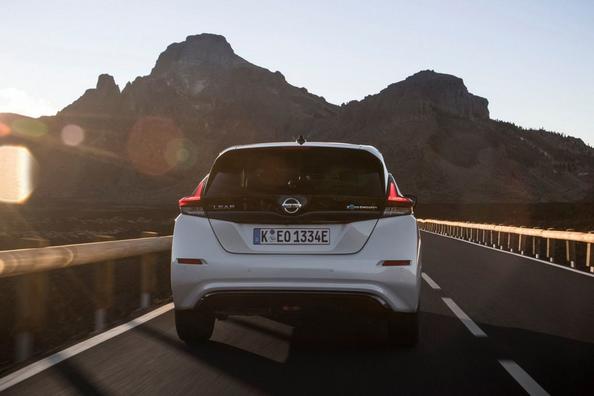 Electric hatchback Nissan Leaf a doua generație Fotografie 11