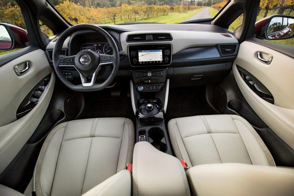Electric hatchback Nissan Leaf a doua generație Fotografie 6