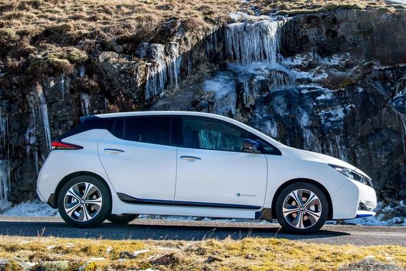 Electric hatchback Nissan Leaf a doua generație Fotografie 4