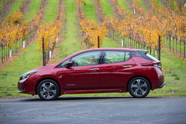 Electric hatchback Nissan Leaf a doua generație Fotografie 2