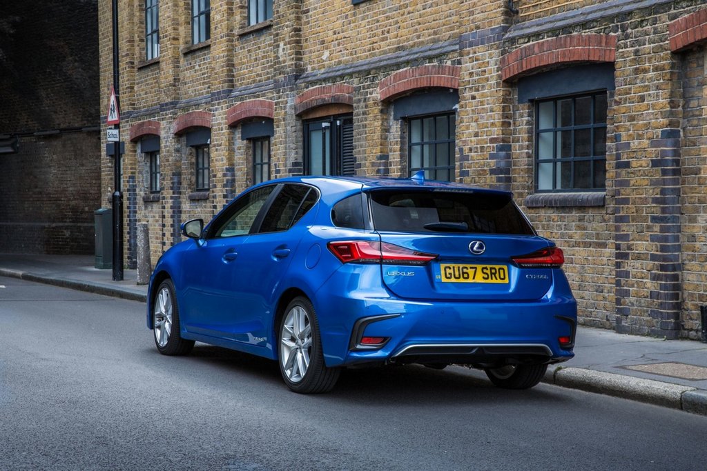 Hatchback hibrid Lexus CT 200h
